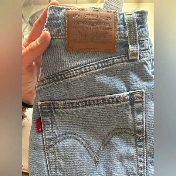Levi's Ribcage Shorts - Picture 8 of 11